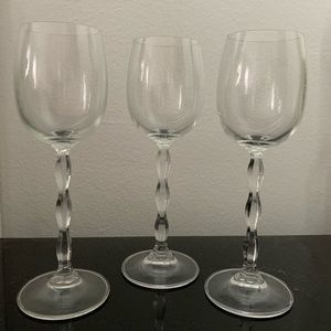 Wavy stem vintage wine glasses 🍷